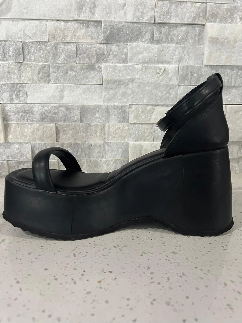 Dakota stylish black